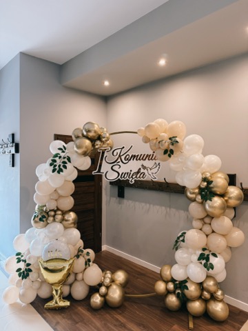 Sala udekorowana na uroczystość rodzinną – Restauracja Stara Kuźnia w Kornatce koło Dobczyc